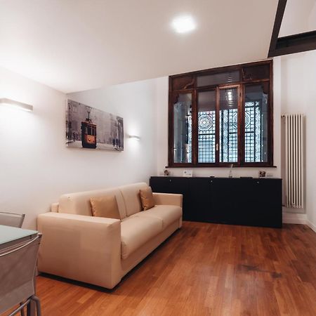 Charming De Togni Apartment Milan Bagian luar foto