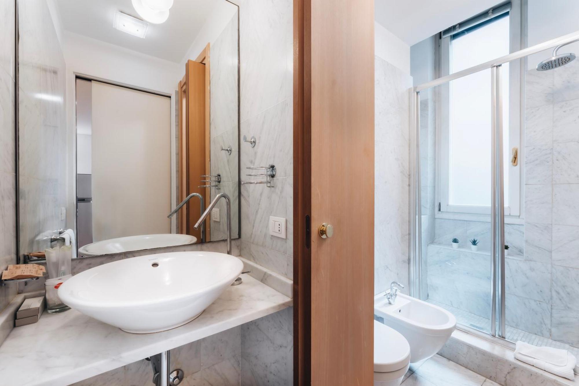Charming De Togni Apartment Milan Bagian luar foto